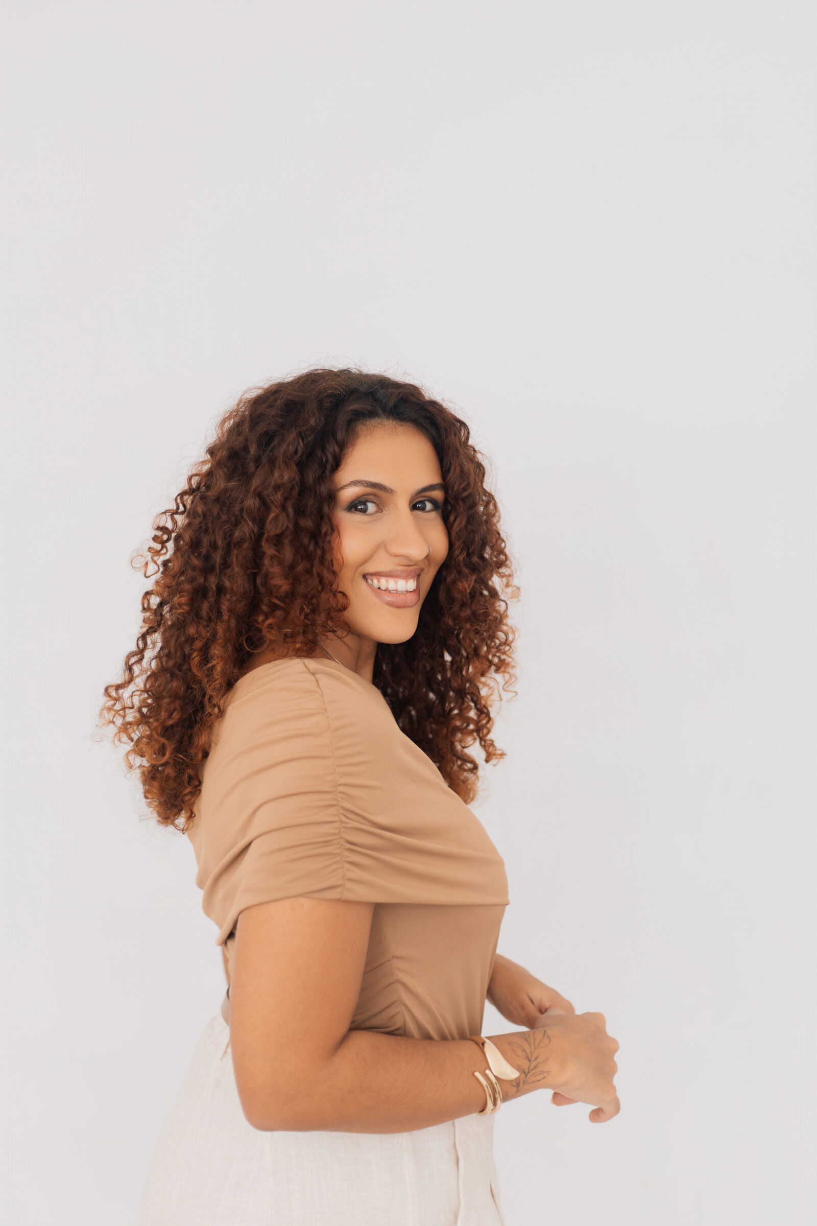 Aline Valente, psicóloga especializada em TCC para mulheres de alta performance